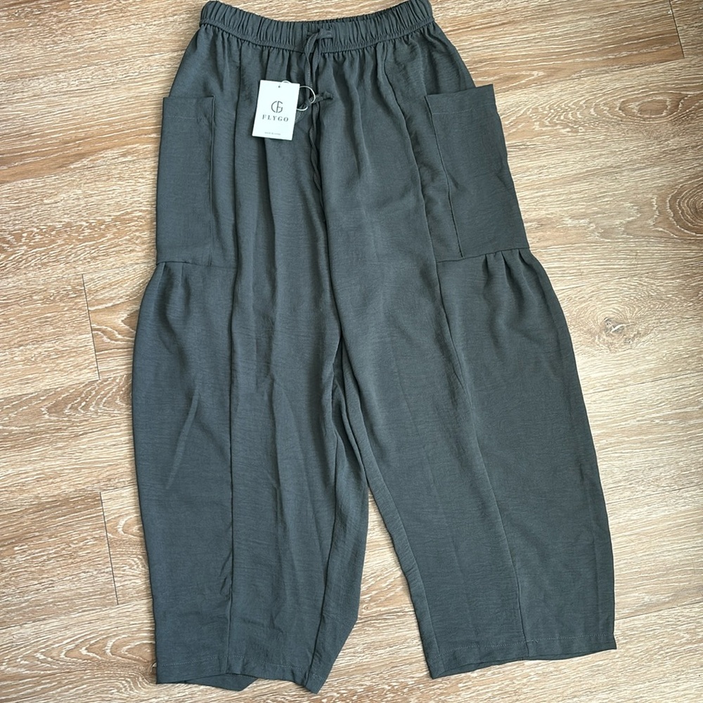 new! Flygo gray loose/drapey wide leg flowy pants with cargo pockets, size small